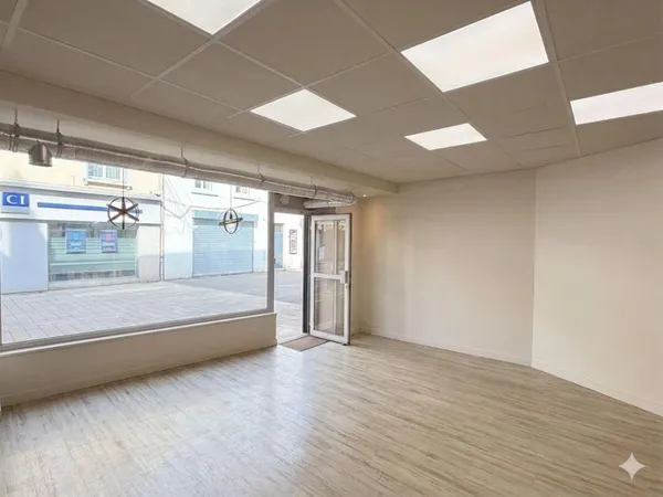 [EXCLUSIVITÉ] LOCAL COMMERCIAL 35m² - EMPLACEMENT N°1 - PONT-DE-CHÉRUY