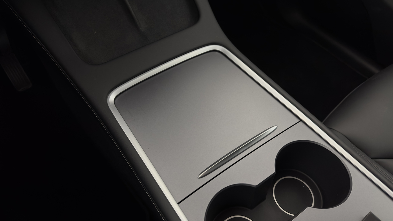 Tesla MODEL Y Long Range RWD — photo 30