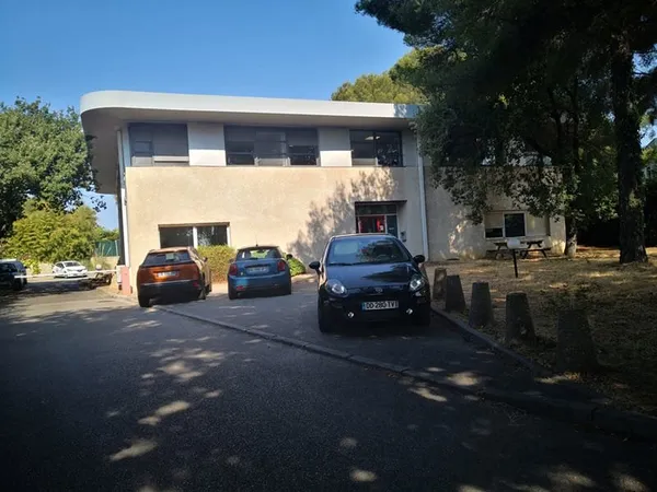 Vends immeuble de bureau / locaux La Seyne 800m2