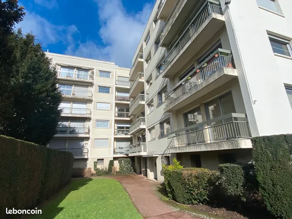 ÉVREUX, centre-ville, à proximité de la gare à pied, appartement de type F6
