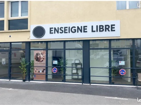 LOCAL COMMERCIAL 120m2 GRANDE VITRINE