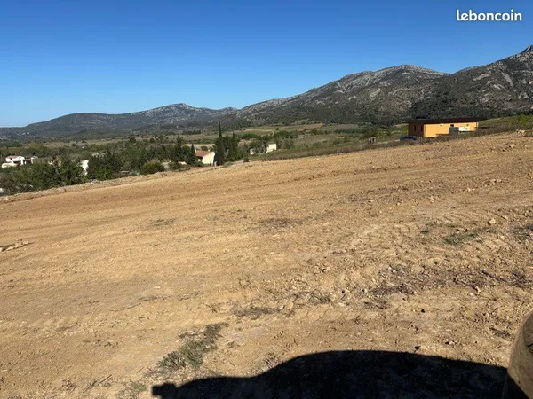 Terrain constructible 3300 m2 avec vue