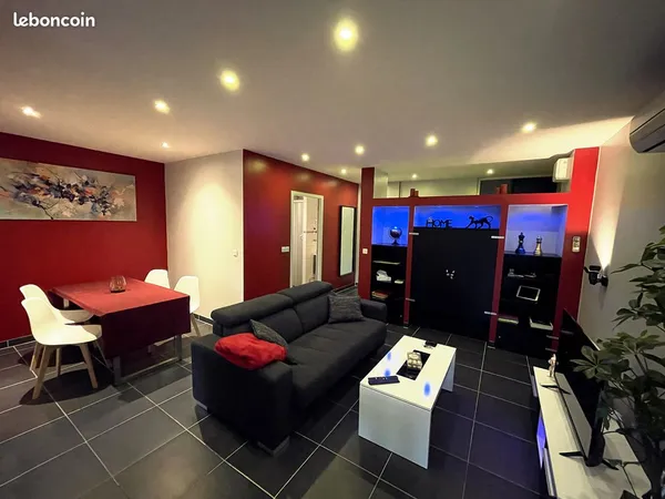 T2 MEUBLÉ 53 m² - CLIM RÉVERSIBLE - PARKING COUVERT+ CAVE