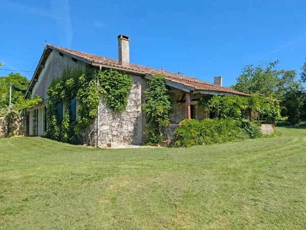 Ferme rurale en pierre offrant une vue imprenable
