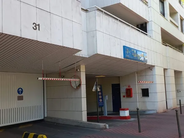 Location parking Levallois front de Villiers