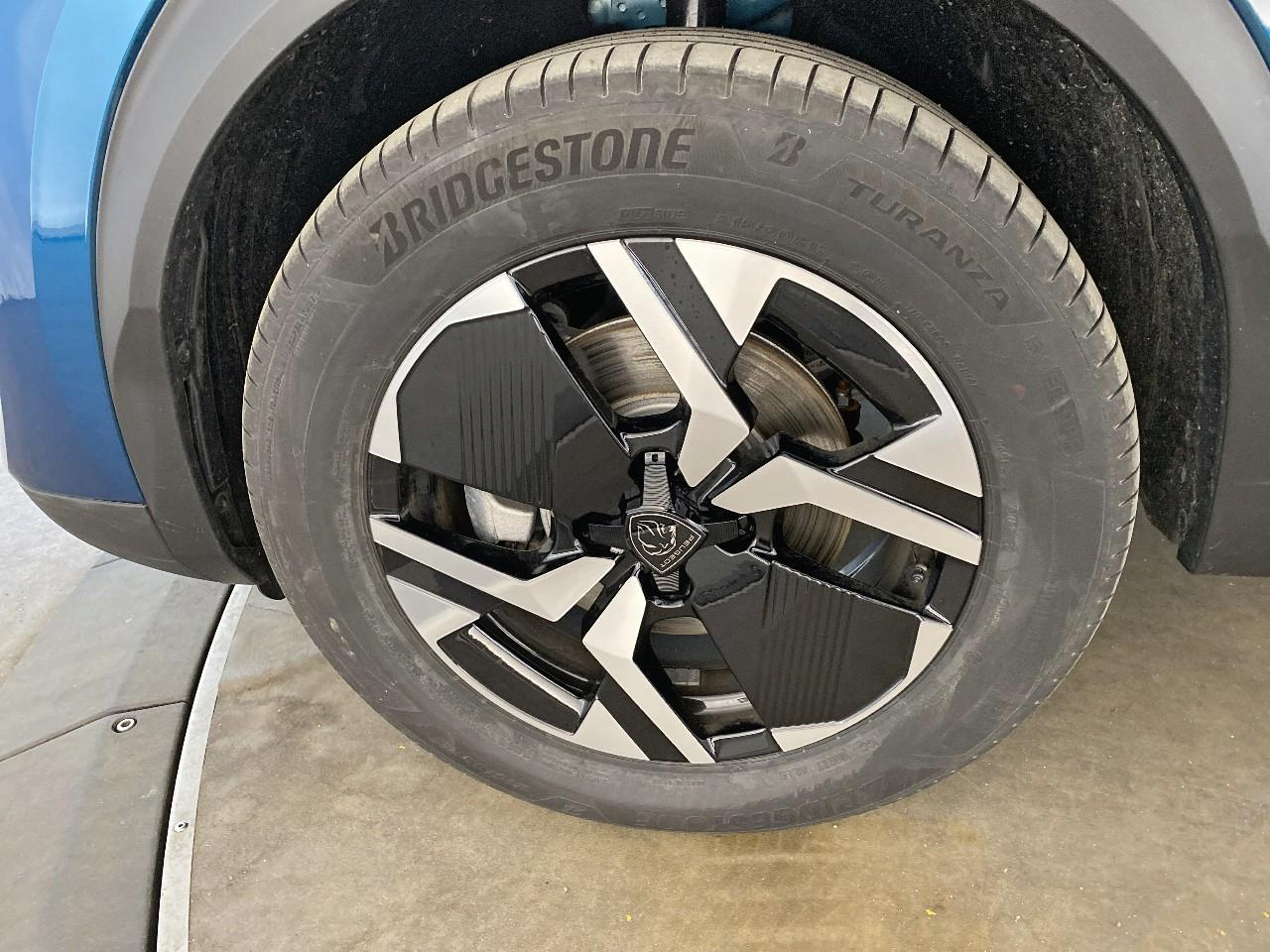 Peugeot 2008 hybrid 145 ch e-dcs6 allure — photo 11