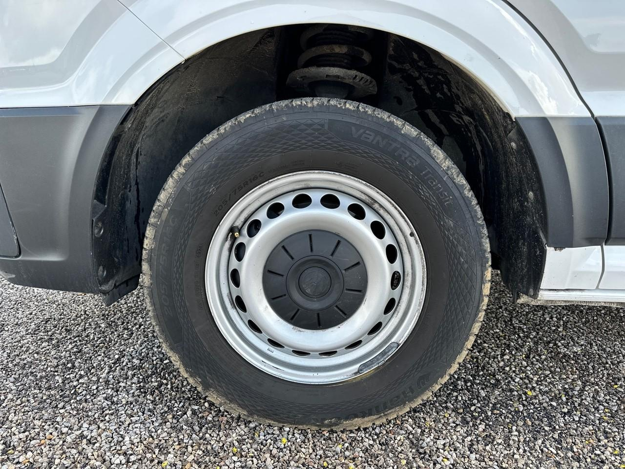 Volkswagen Crafter van 35 l3h3 2.0 tdi 177 ch bva business — photo 14