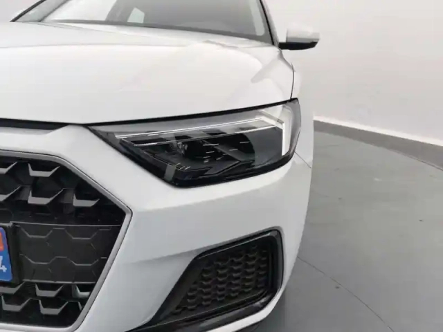Audi A1 sportback 30 tfsi 110 ch s tronic 7 — photo 8