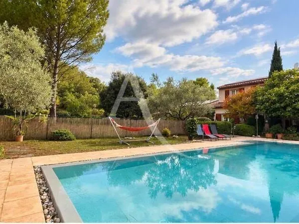 Villa 7 pièces 180 m²