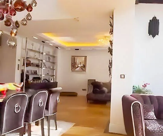 Maison 7 pièces 403 m²