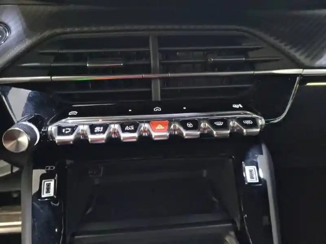 Peugeot 2008 hybrid 145 e-dcs6 — photo 114
