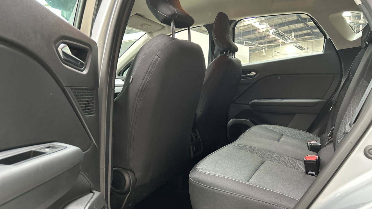 Renault Captur E-Tech 145 - 21 — photo 11