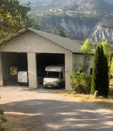 Local d’activité et entrepôt Vente Enchastrayes  120m² 90000€
