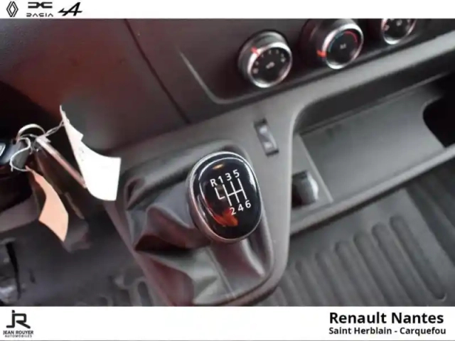 Renault Master fg f3500 l2h2 2.3 blue dci 135ch confort - 20490? ht — photo 4