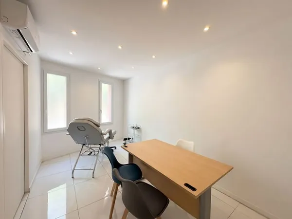 Centre médical - Local médical / paramédical / bien-être d'une superficie de 78m² en RDC + grand par