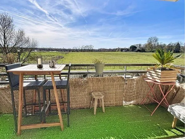 Appartement T3 de 64m² - Vue campagne & Piscine
