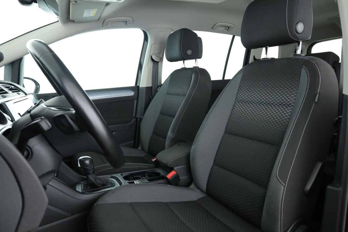 Volkswagen Touran 1.5 TSI EVO Active DSG7 — photo 9