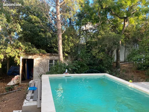 Terrain avec piscine