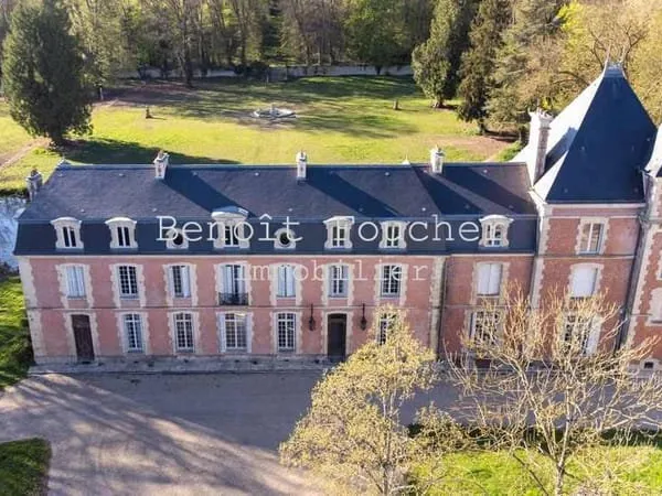 Château du XVIIème et ses dépendances déjà exploitables - 45 minutes de Paris - Parc Naturel Régiona