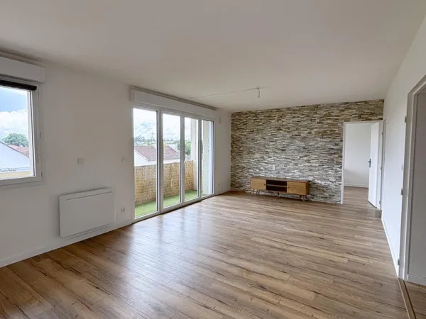 T3 rénové avec balcon, cave et garage