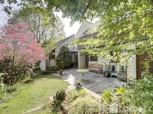 Maison 7 pièces 216 m²