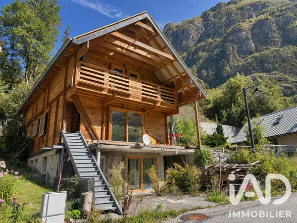 Maison 9 pièces 248 m²