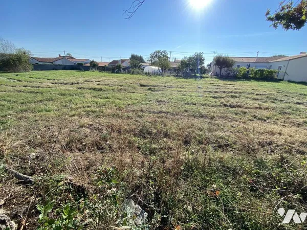 Terrain 685 m²