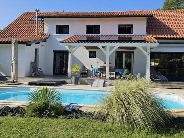 Maison 8 pièces 250 m²
