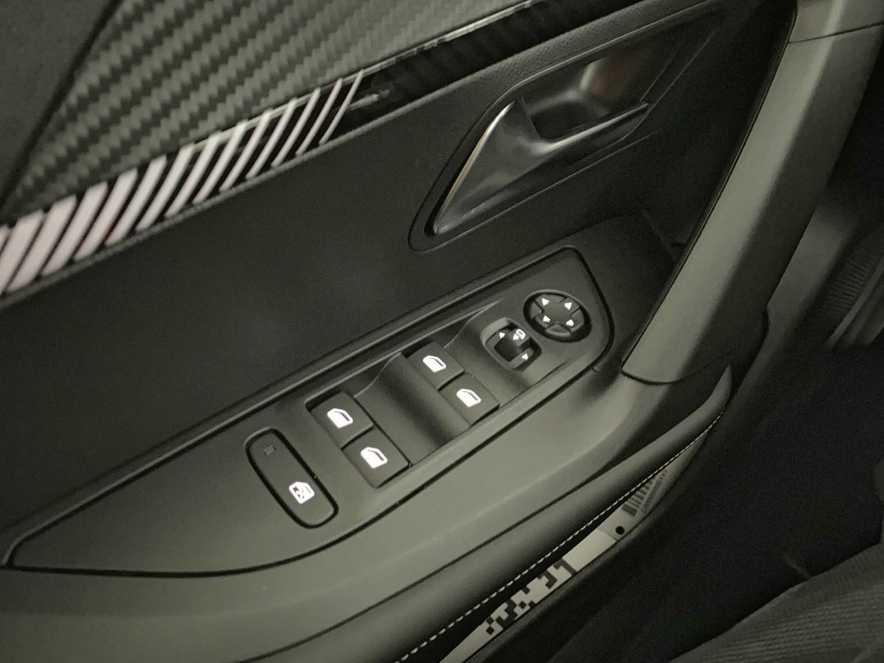 Peugeot 2008 turbo 100 ch bvm6 allure — photo 20