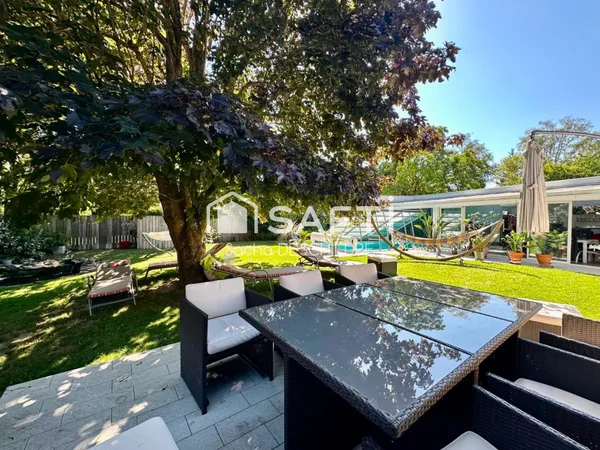 Maison 135 m², piscine et jacuzzi à Sillery