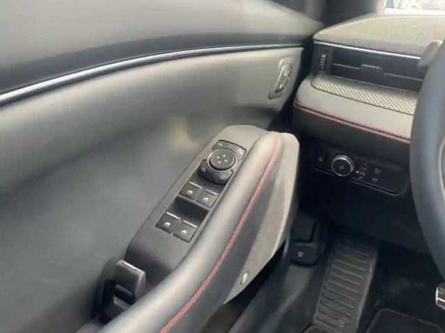 Ford Mustang 269ch standard range 76kwh awd — photo 6