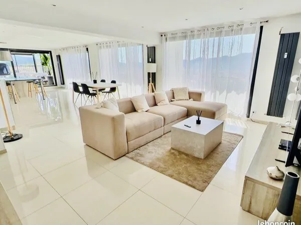 Rare à la location, superbe T4 meublé de 134 m2 + studio indépendant - dernier étage avec toit terra