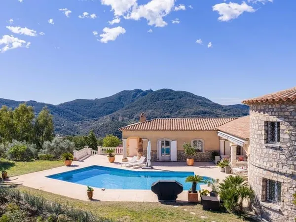 Achat : Maison Les Mayons (83340)
