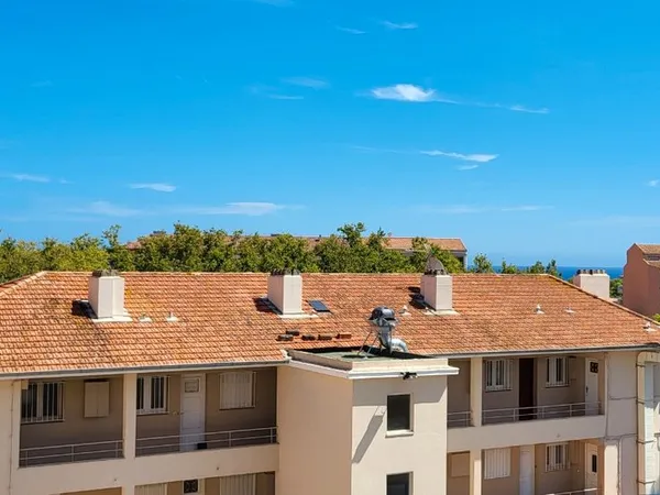 Studio , belle terrasse vue mer