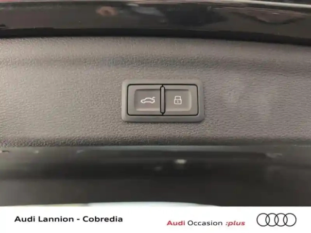 Audi Q3 35 tdi 150ch 124g s line s tronic 7 — photo 11