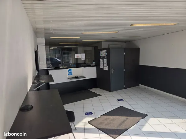 Local commercial 120m² - Emplacement n°1