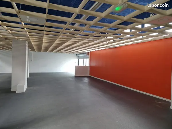 Local commercial 400 m²