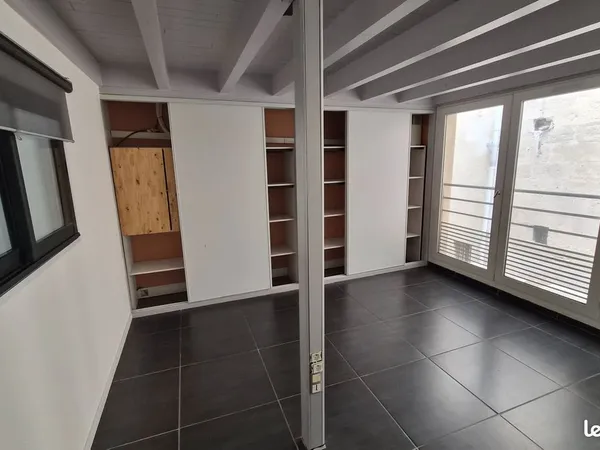Particulier loue bureau de 19 mètres carrés rue Joseph Vernet