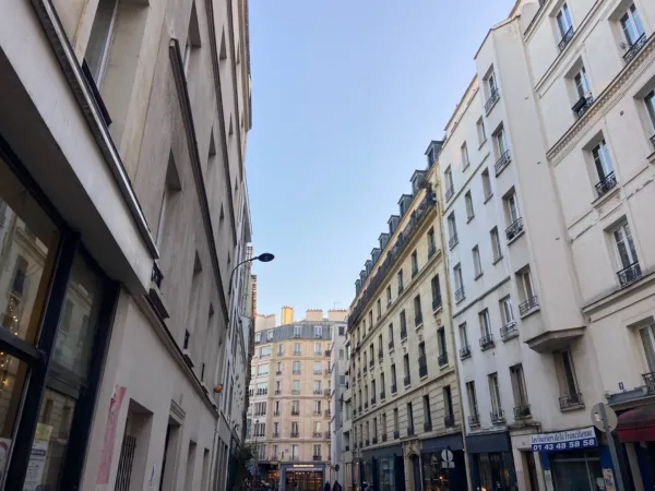 PARIS 11EME PROCHE PLACE VOLTAIRE STUDIO MEZZANINE 18M² PLANCHER/15M² CARREZ 6EME ETAGE IDEAL LOCATI