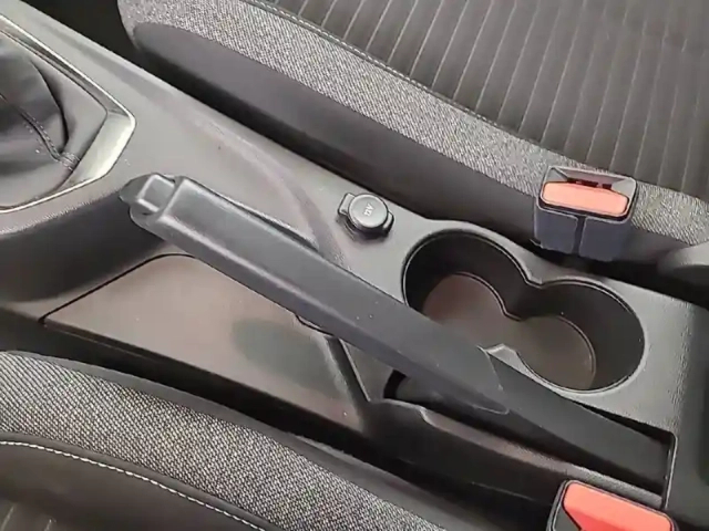 Peugeot 208 puretech 75 s&amp;s bvm5 — photo 22