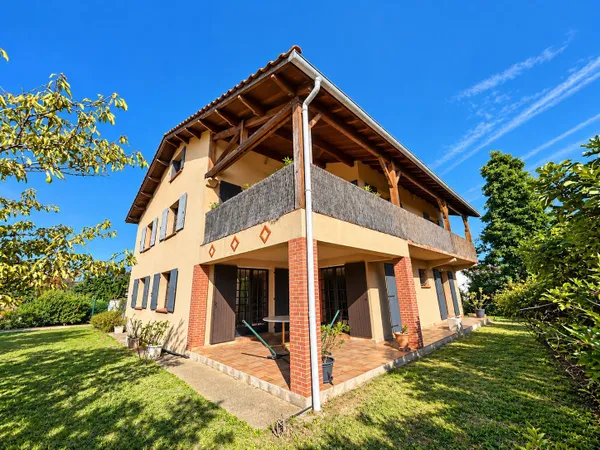Maison de deux appartements avec terrain à bâtir de 500 m²