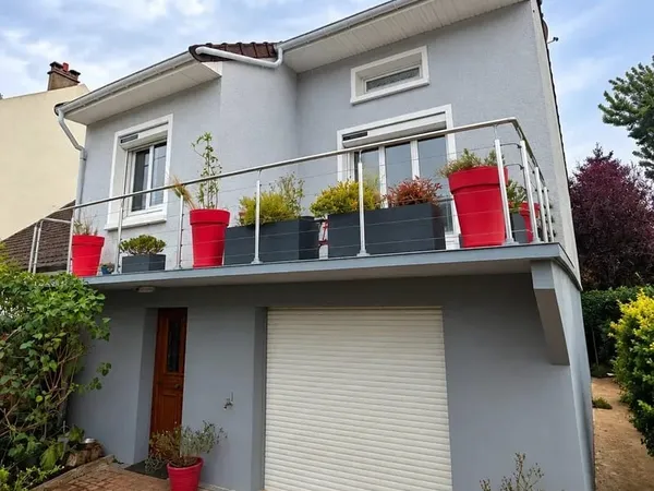 CHELLES - MAISON FAMILIALE DE 140 M² HABITABLES - 4 CHAMBRES - GARAGE ET DÉPENDANCE