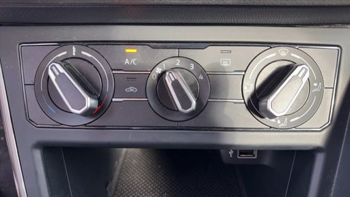 Volkswagen Polo 1.6 TDI 95 - Lounge – 2020 – 129662 km – Diesel – Boîte Manuelle — photo 21