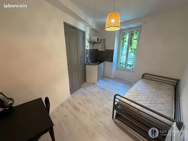 Studio 1 pièce 14 m²