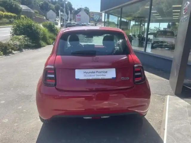 Fiat 500 e 118ch (red) my23 — photo 5