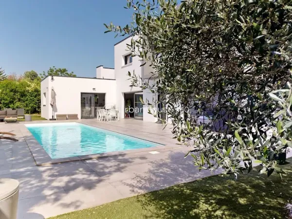 Maison 8 pièces 220 m²