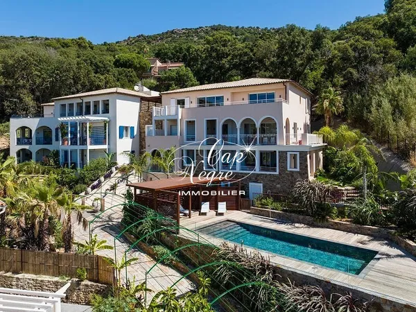 Appartement Rayol Canadel Sur Mer 4 pièce(s) 94.63m²