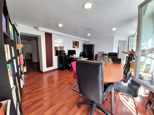 Exclusivité!!! paris 18!!! local commercial a usage bureau profession liberale et habitation 67.04m²