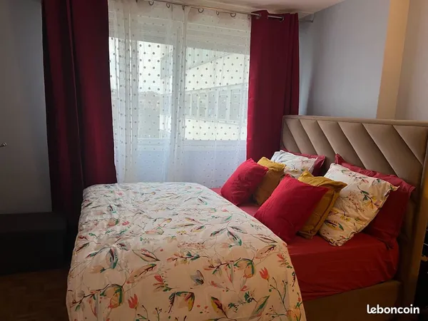 Chambre meublée dans appartement meublé en colocation