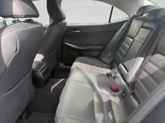 Lexus Is 300h luxe euro6d-t — photo 11